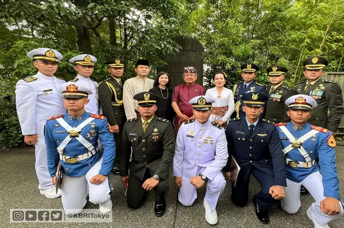 Momen Hut Ri Ke Kbri Tokyo Beri Penghormatan Pada Pahlawan