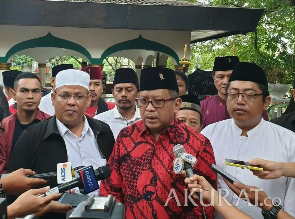 Sekjen Pdip Ziarah Ke Makam Tokoh Nu Dan Pahlawan Nasional Akurat