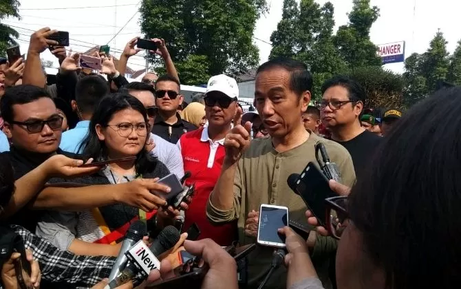 Jokowi Kunjungi Pasar Cihapit Cek Harga Bahan Pokok Di Bandung Jawa Pos