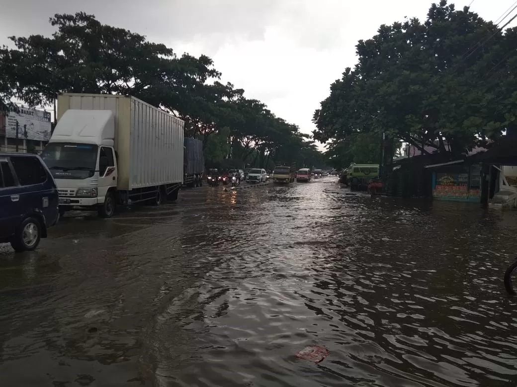 Pasar Gede Bage Bandung Diterjang Banjir Motor Mogok Tak Terhindarkan