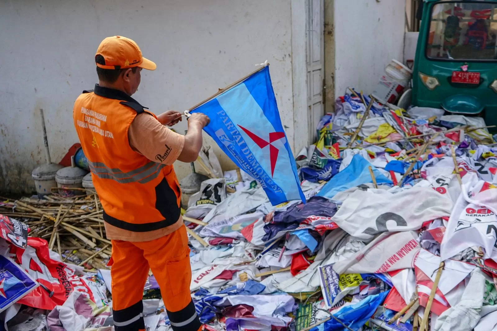 Beragam Cara Memanfaatkan Sampah Alat Peraga Kampanye Jawa Pos