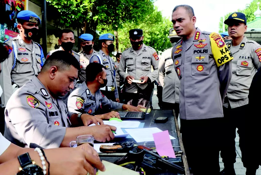 Kapolresta Mataram Cek Perawatan Senpi Personel Lombok Post