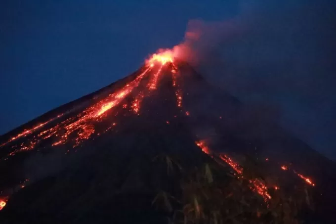 Gunung Api Karangetang Muntahkan Lava Warga Sekitar Diminta Tak