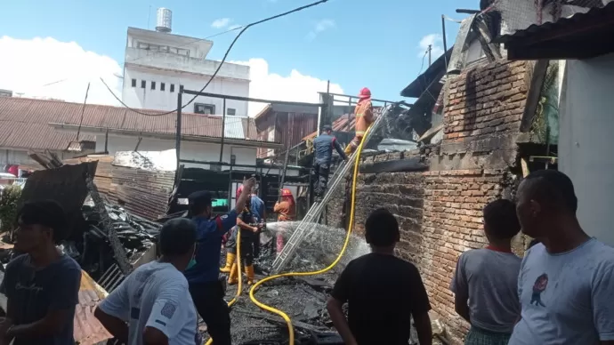 Lima Unit Rumah Terbakar Di Pematang Damkar Pt Sttc Turunkan Tim