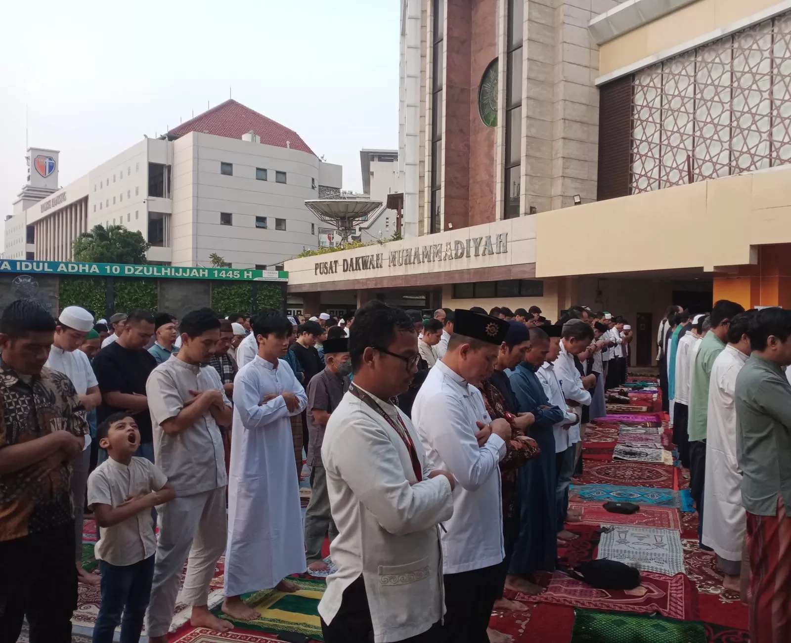 Menko PMK Muhadjir Bersama Warga Muhammadiyah Khidmat Gelar Sholat Idul