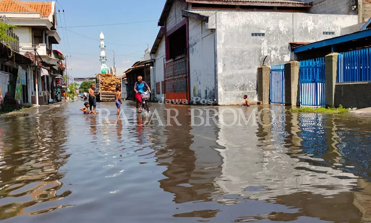 Banjir Rob Dan Gelombang Laut Tinggi Di Pasuruan Diprediksi Terjadi