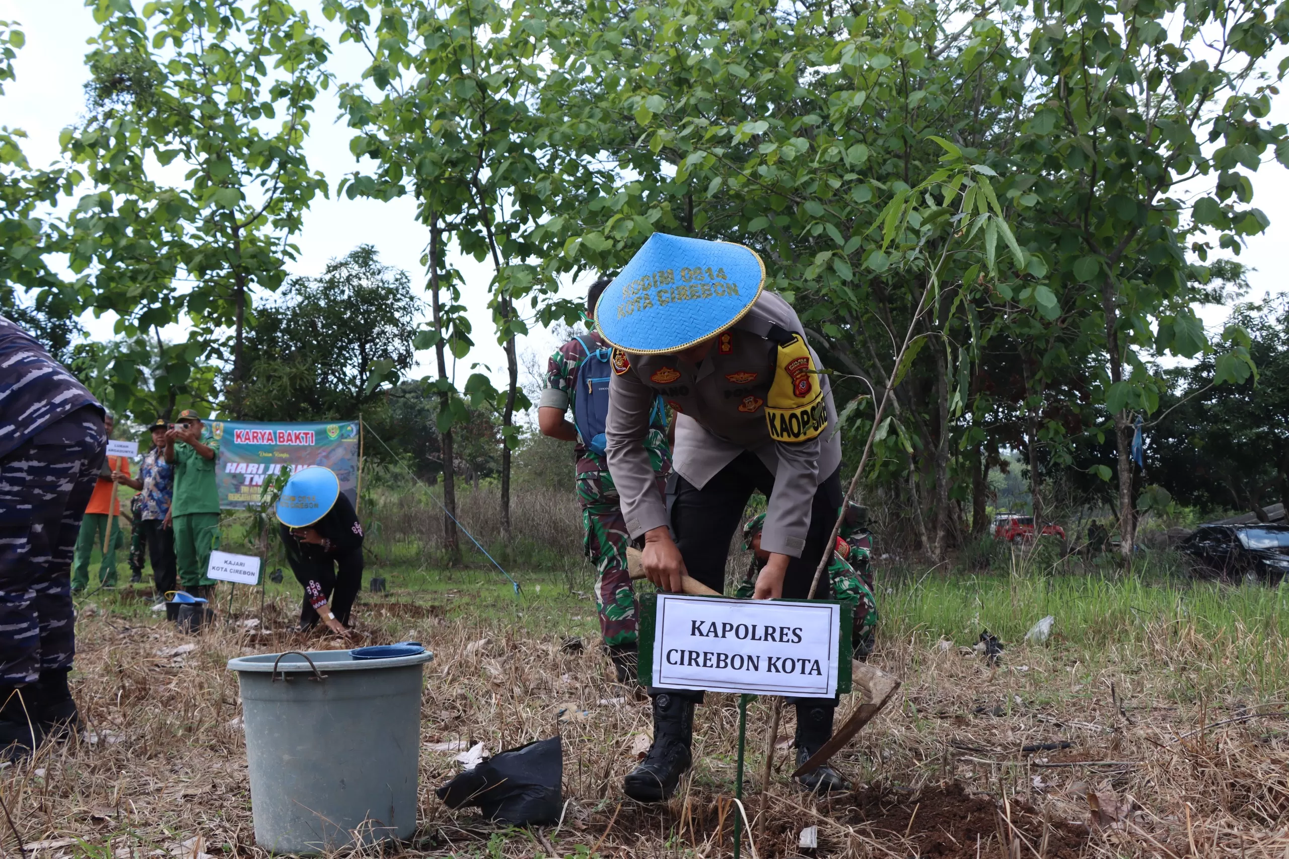 Kapolres Cirebon Kota Hadiri Karya Bakti Penanaman Pohon Dalam Rangka