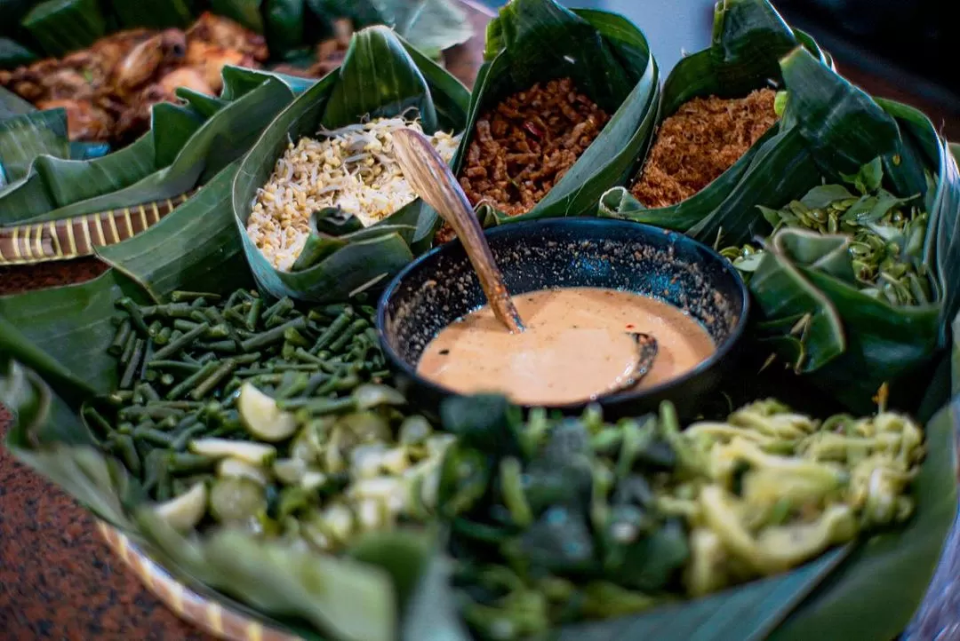 3 Rekomendasi Warung Nasi Pecel Legendaris Yang Wajib Dicoba Saat