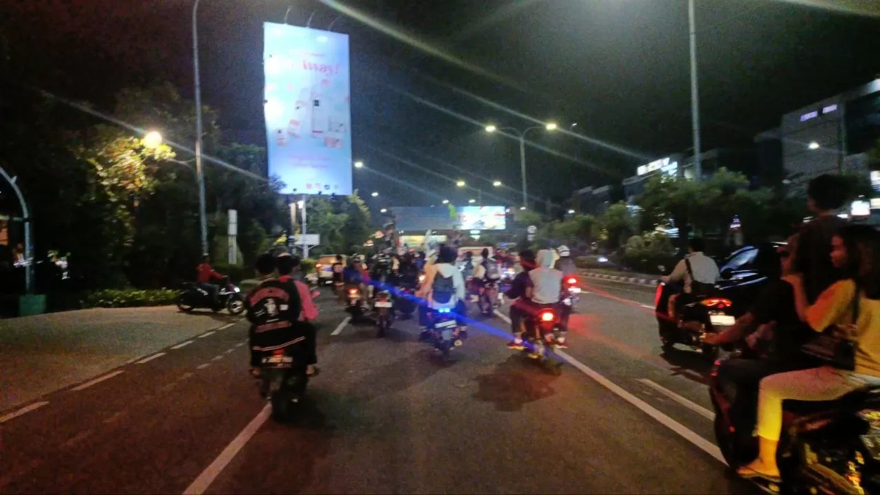 Geng Motor Bikin Resah Pengguna Jalan Di Bekasi Konvoi Sambil Bawa