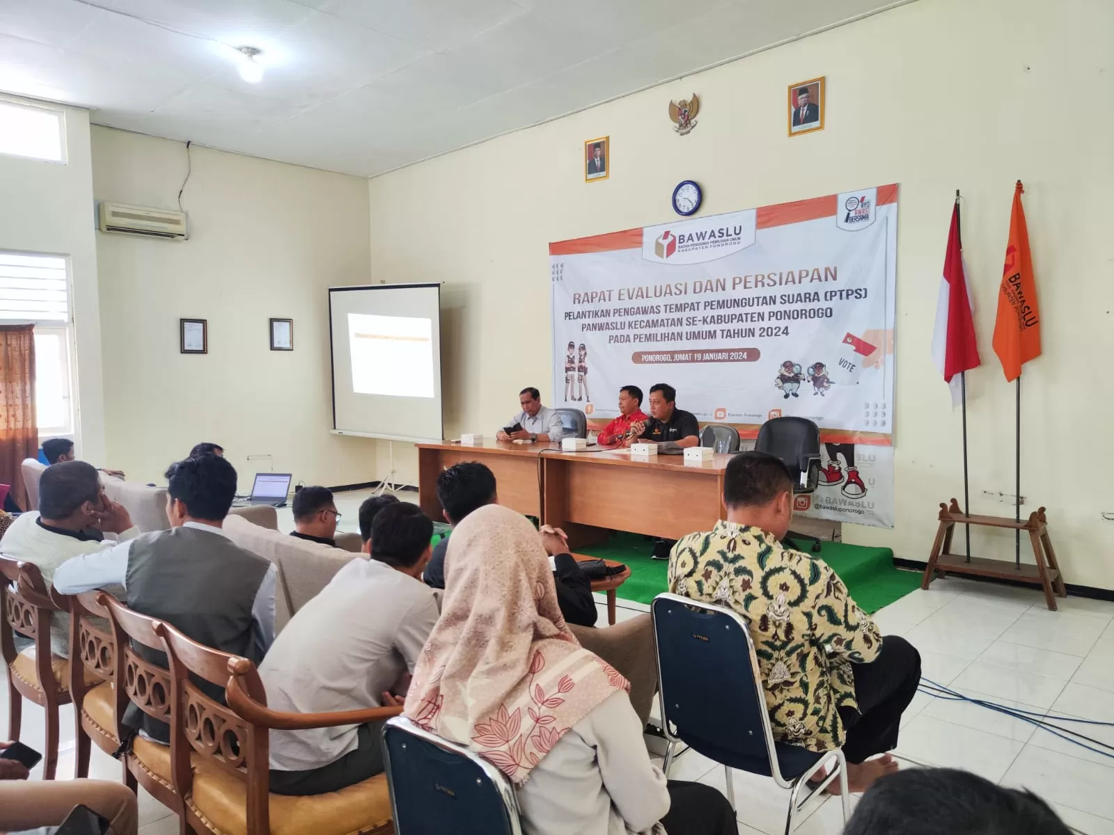 Bawaslu Ponorogo Gelar Rapat Evaluasi Dan Persiapan Pelantikan PTPS