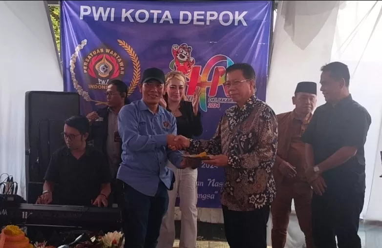 Pwi Depok Gelar Hpn Sederhana Tapi Semarak Dangdutan Artis