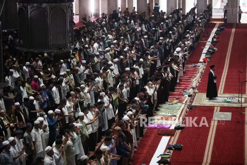 Niat Sholat Jumat Makmum Lengkap Dengan Wirid Dan Doa Magenta Halaman 2