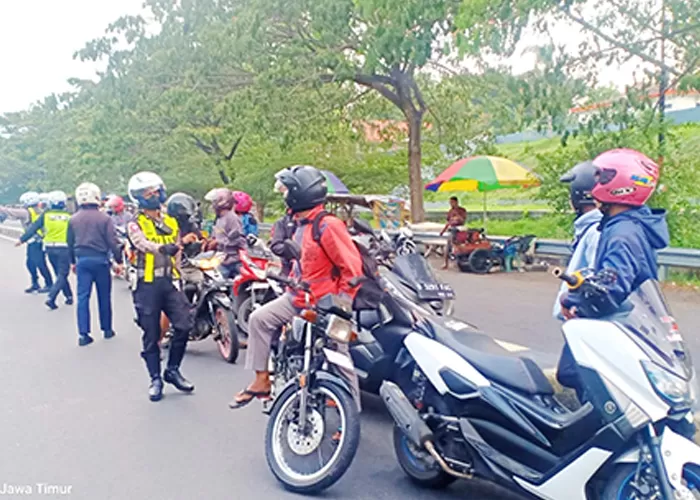 Pelanggaran Lalu Lintas Di Jembatan Suramadu Masih Marak Polisi Bakal