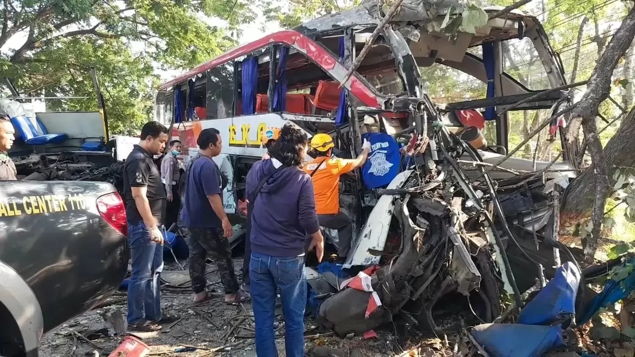 Bus Eka Dan Sugeng Rahayu Beradu Di Ngawi Tiga Orang Tewas Radar Jombang