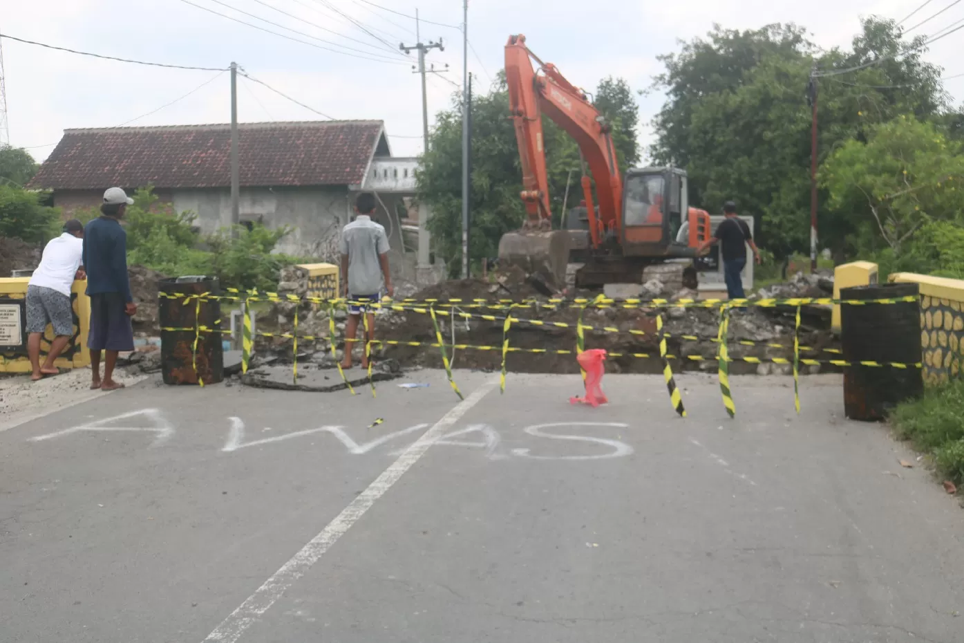 Mulai Dibongkar Jembatan Jalur Alternatif Jombang Kediri Bakal DIganti