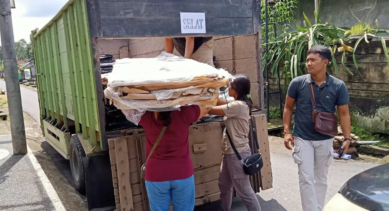 Kpu Karangasem Mulai Distribusikan Logistik Pemilu Bilik Suara