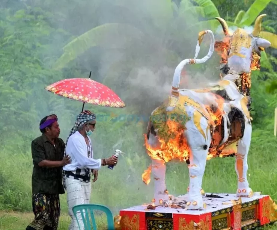 Tak Ada Upacara Ngaben Begini Rangkaian Ritual Kematian Di Desa