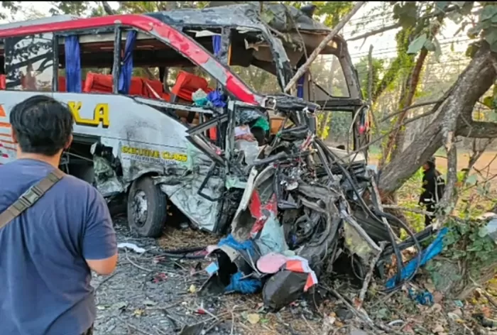 NGERI Empat Tewas Dalam Kecelakaan Maut Bus Eka Vs Sugeng Rahayu Di