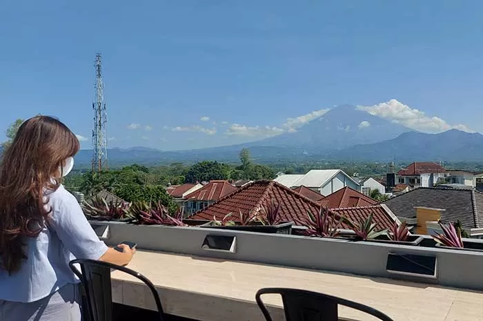 Atap Eatery And Coffee Magelang Nongkrong Sambil Menikmati Indahnya