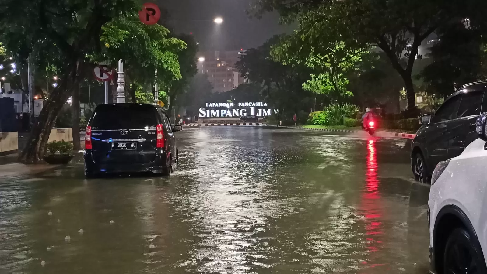 SEMARANG DIKEPUNG BANJIR Hujan Tak Kunjung Reda 4 Sungai Besar Meluap