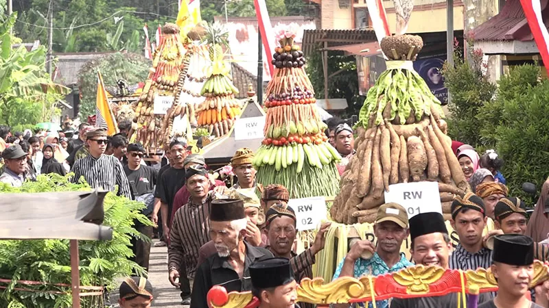 Festival Lahar Polo Pendem Di Desa Kandangan Lumajang Galang Gerak