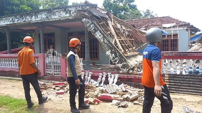 Kerusakan Gempa Tuban Meluas Bpbd Jatim Kirim Tim Respons Cepat Ke