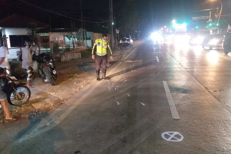 Laka Maut Dua Motor Adu Banteng Di Jalan Duduksampeyan Gresik Satu