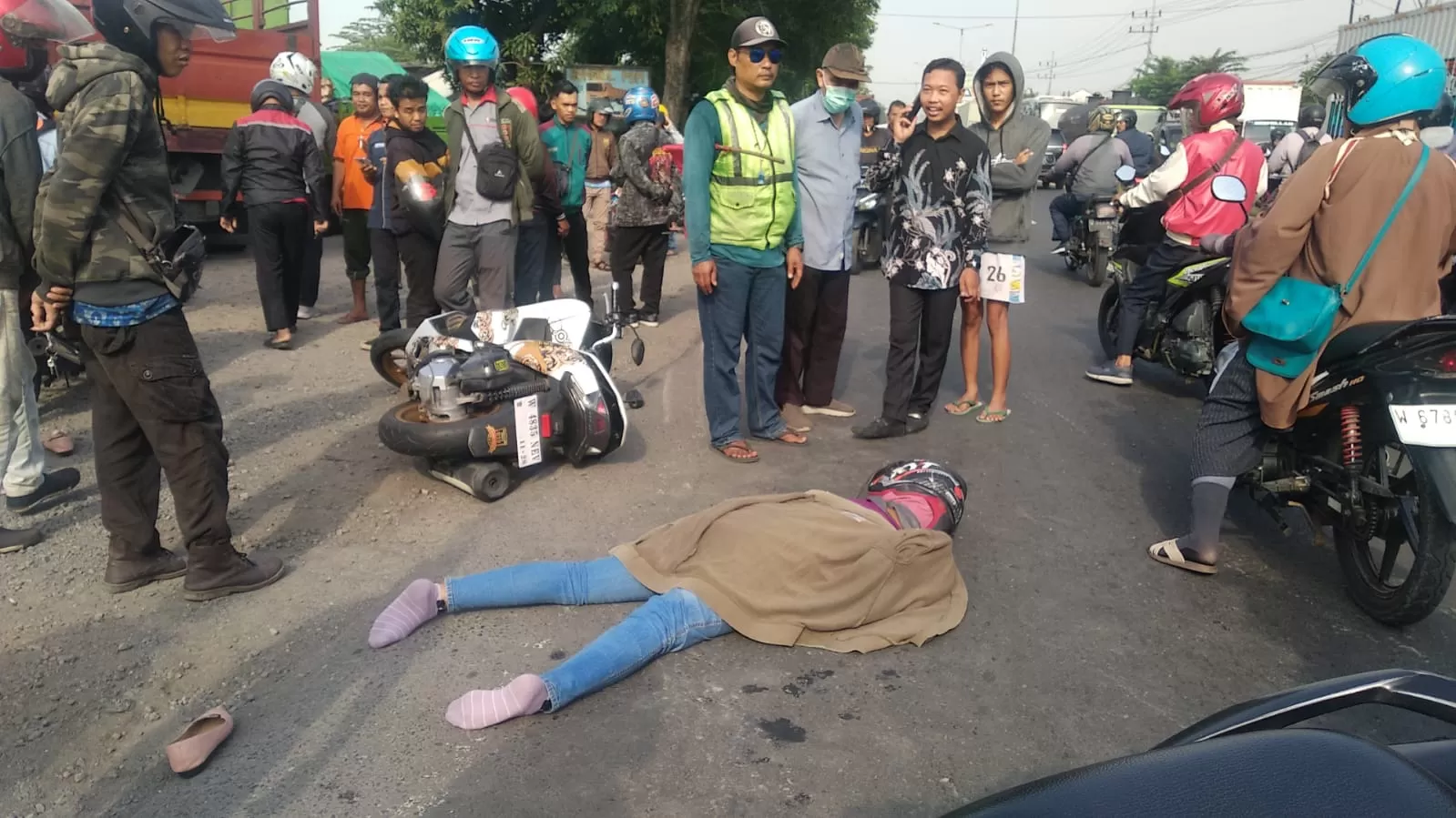 Jalan Raya Trosobo Sidoarjo Kembali Makan Korban Perempuan Tewas