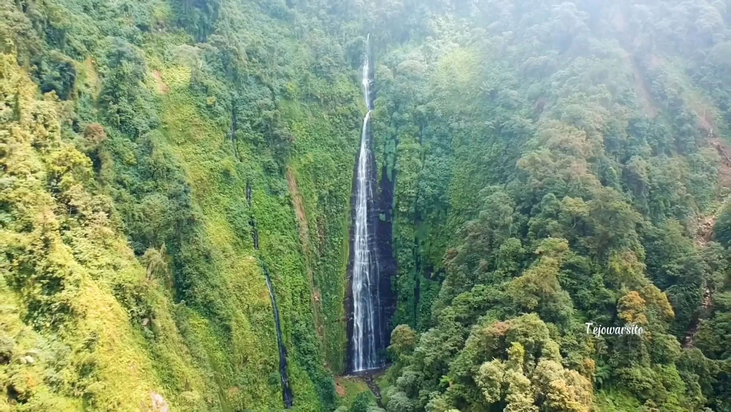 Dijuluki Air Terjun Dari Langit Pesona Keindahan Tancak Tulis Tanggul