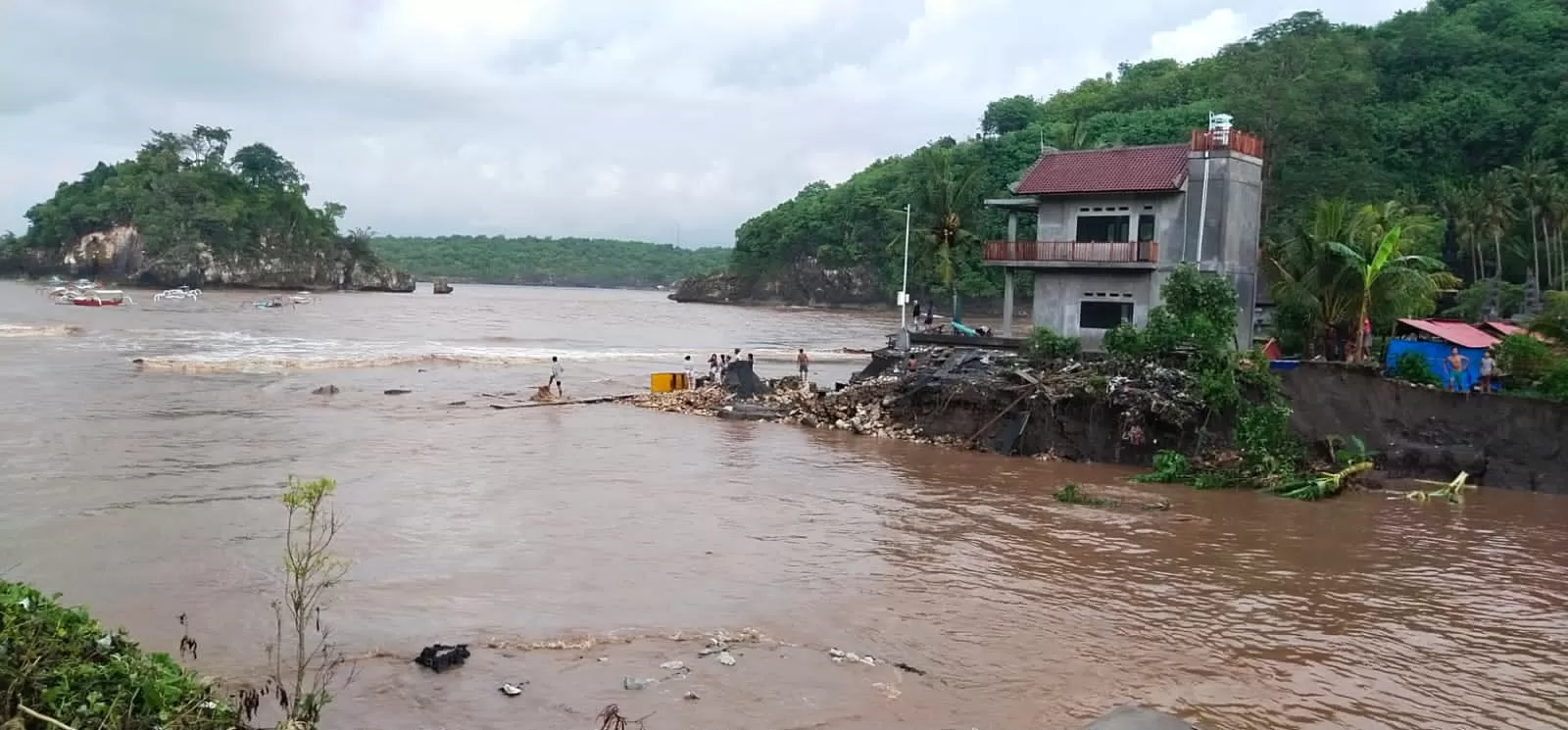 Empat Desa Di Nusa Penida Diterjang Banjir Bandang Pos Bali