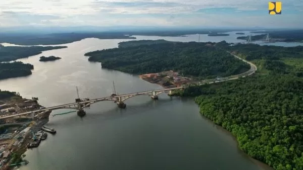 Pembangunan Jembatan Duplikasi Bentang Pendek Pulau Balang Capai