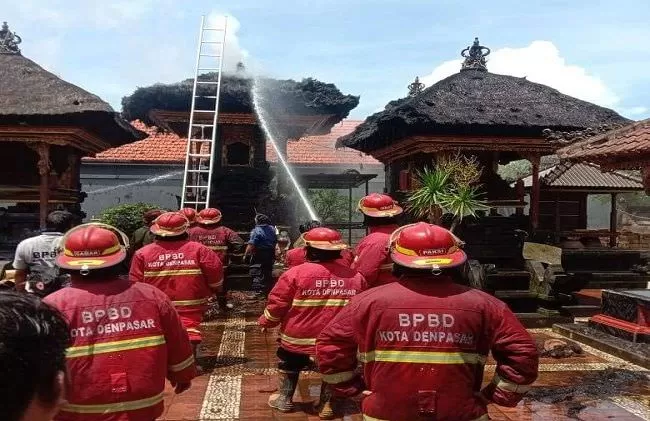 3 Pelinggih Di Kesiman Hangus Terbakar Kerugian Ditaksir Rp 500 Juta