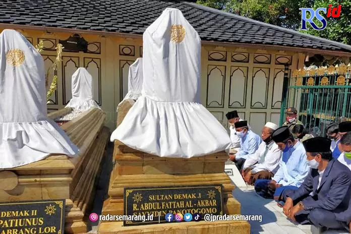 Makam Waliyullah Di Kawasan Pendopo Kabupaten Perlu Ditata Dan Diajeni