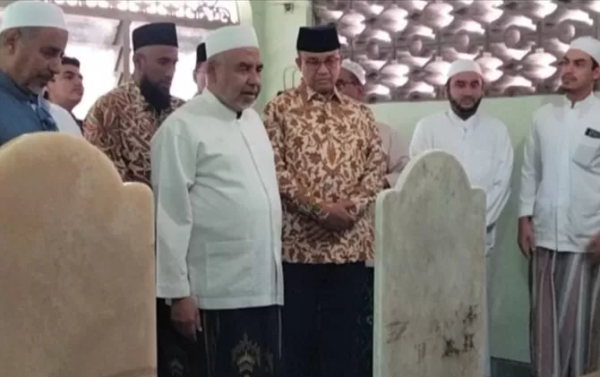 Anies Baswedan Ziarah Ke Makam Habib Anis Bin Alwi Al Habsyi Mumpung