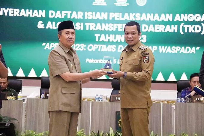 Pekanbaru Diganjar Penghargaan Menkeu Riau Pos