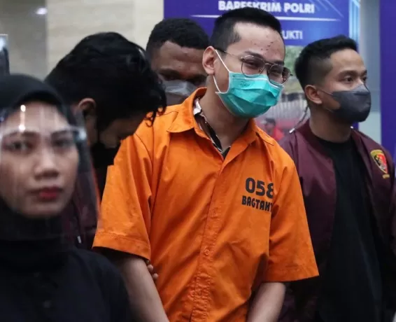 Indra Kenz Tetap Divonis 10 Tahun Penjara Aset Dikembalikan Ke Korban