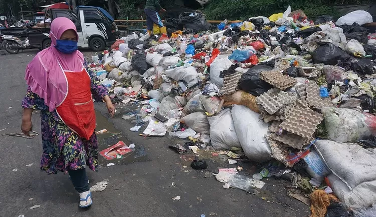 Bandung Lautan Sampah Koran Gala