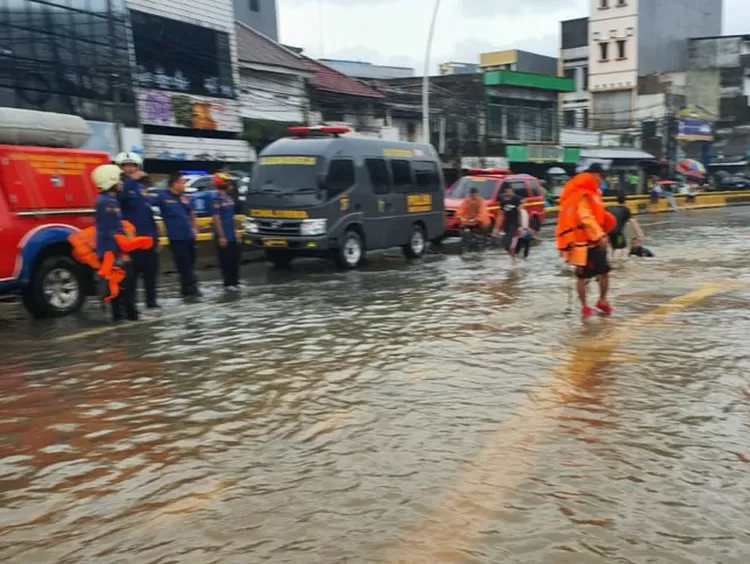 Update Banjir Di Jakarta Pagi Ini Sejumlah Ruas Jalan Lumpuh Hops ID