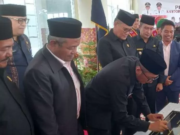 Peresmian Pemakaian Gedung Baru Dprd Kota Padang Anggota Dewan