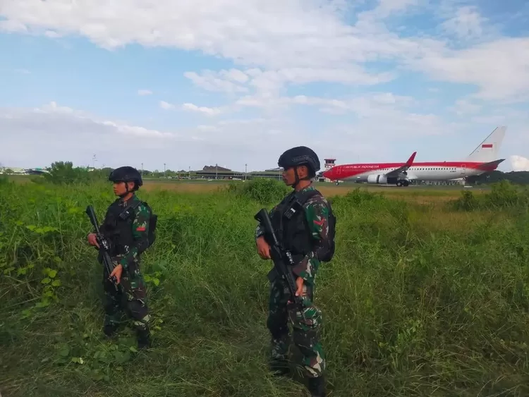 Sniper Kopasgat Tni Au Indonesia Siaga Tinggi Di Banyuwangi Demi