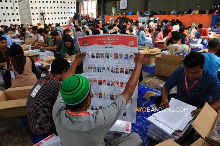 Foto Pelipatan Dan Sortir Surat Suara Pemilu Di Kota Cimahi