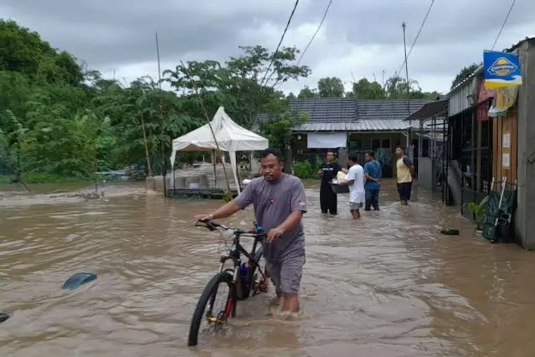 Sungai Cibanten Meluap Hingga Sebabkan Rumah Hancur Terseret Suara