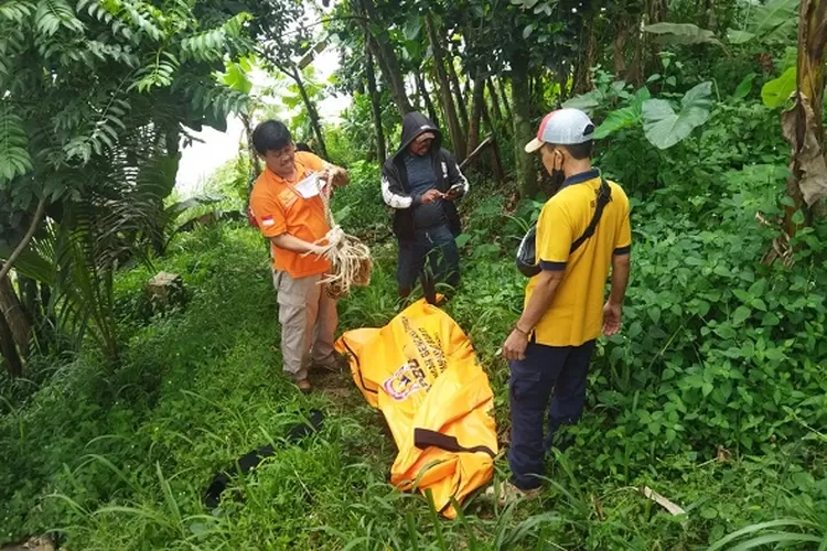 Mayat Wanita Tanpa Busana Mengapung Di Sungai Citarum Warga Kbb Geger