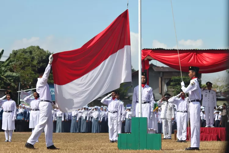 5 Poin Penting Yang Harus Diperhatikan Saat Pasang Bendera Merah Putih