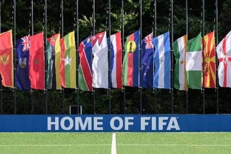 Duka Tragedi Kanjuruhan FIFA Kibarkan Bendera Setengah Tiang Di Kantor