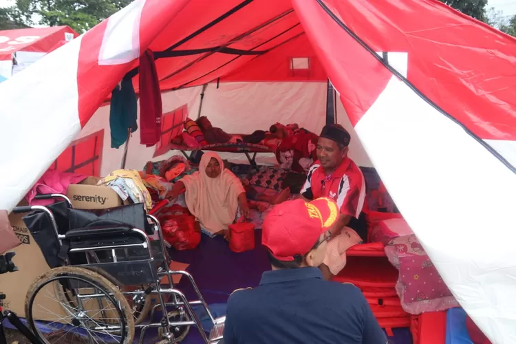 Bantu Korban Penyandang Disabilitas Dan Lansia Di Cianjur Kemensos