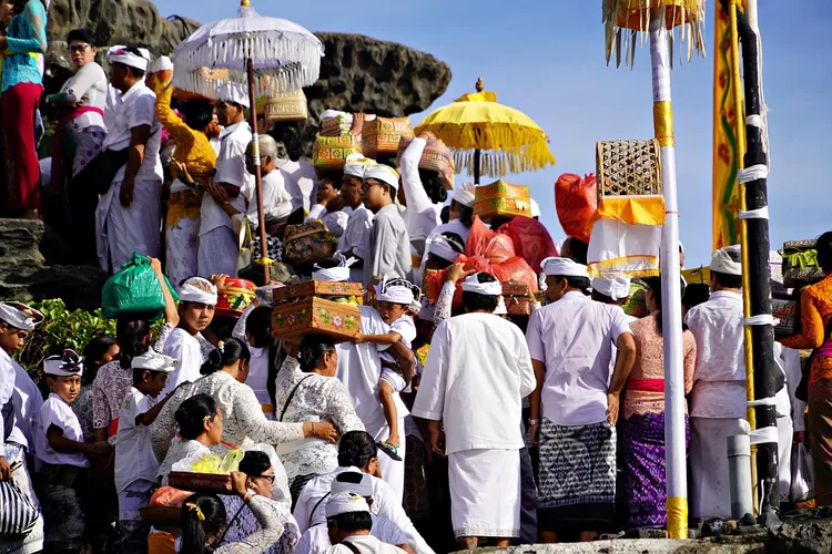 Makna Hari Raya Galungan Dan Kuningan Bagi Umat Hindu Berikut Arti Kata Keduanya Sinergi Madura