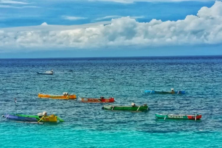 Contoh Cerita Singkat Liburan Sekolah Ke Pantai Bersama Keluarga Hits Idn