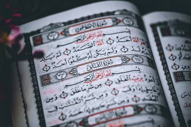 Surat Al Ikhlas Lengkap Dengan Makna Tulisan Arab Latin Dan Terjemahan Bahasa Indonesia