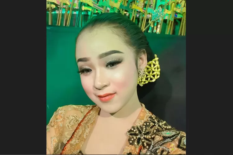 Profil Dan Biodata Niken Salindri Sinden Cilik Yang Punya Paras Cantik Malang Network